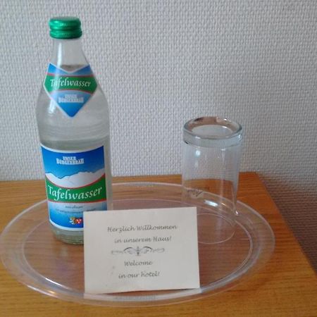 Altstadt- Und Businesshotel Pfaubraeu - Brauereigasthof - Fruehstuecksbuffet - Kostenfreie Radgarage - Hunde Willkommen Trostberg an der Alz Habitación foto