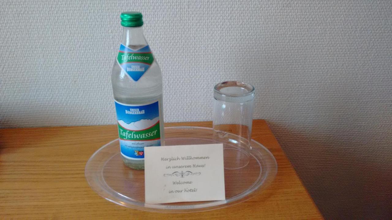 Altstadt- Und Businesshotel Pfaubraeu - Brauereigasthof - Fruehstuecksbuffet - Kostenfreie Radgarage - Hunde Willkommen Trostberg an der Alz Habitación foto
