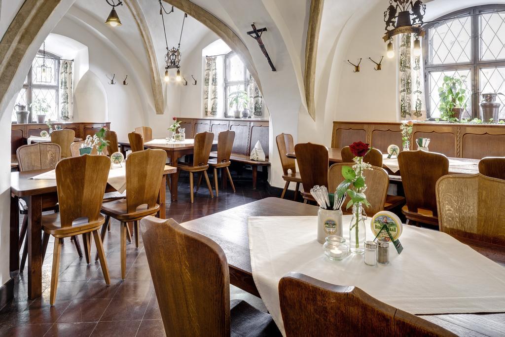Altstadt- Und Businesshotel Pfaubraeu - Brauereigasthof - Fruehstuecksbuffet - Kostenfreie Radgarage - Hunde Willkommen Trostberg an der Alz Habitación foto