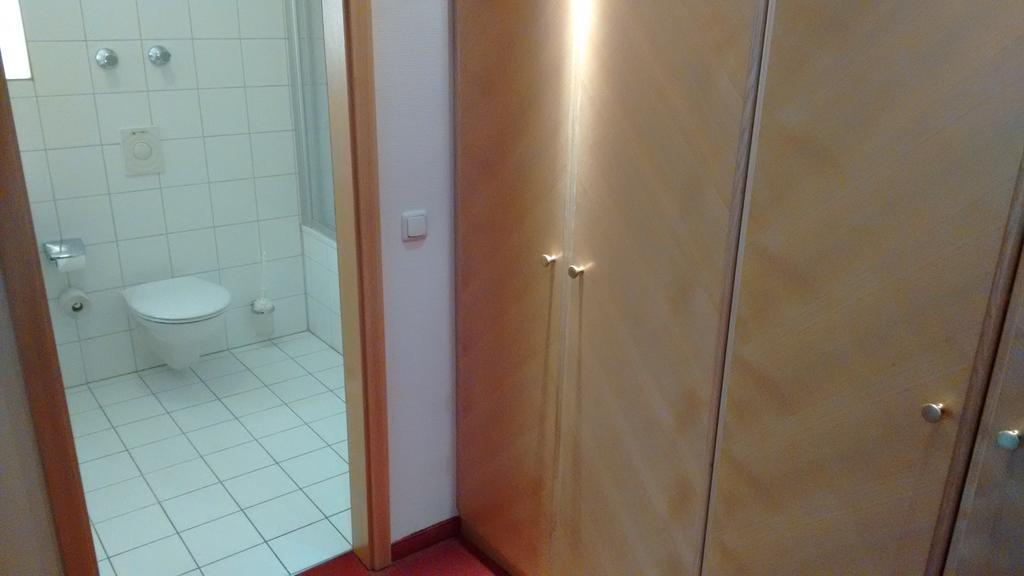 Altstadt- Und Businesshotel Pfaubraeu - Brauereigasthof - Fruehstuecksbuffet - Kostenfreie Radgarage - Hunde Willkommen Trostberg an der Alz Exterior foto