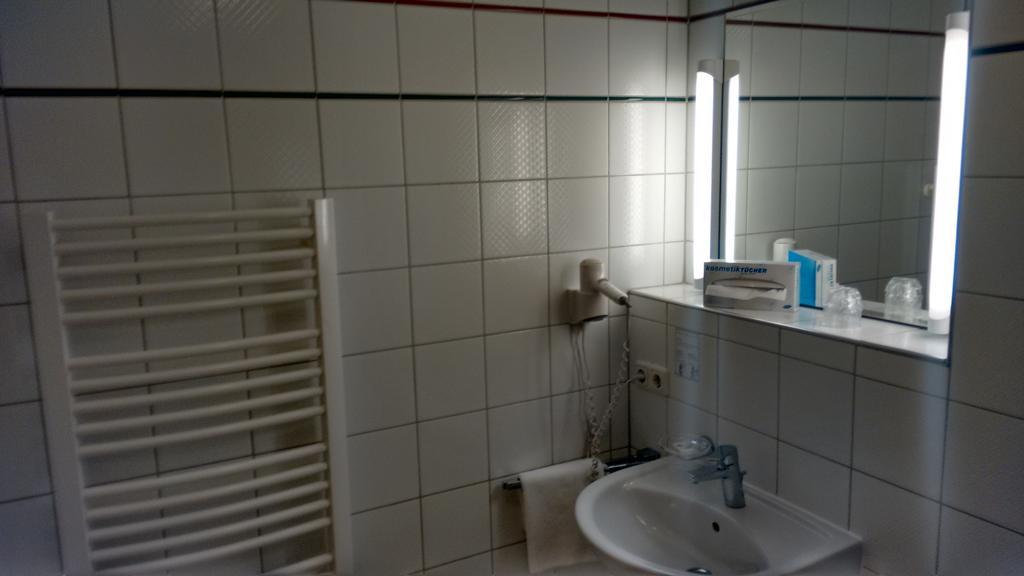 Altstadt- Und Businesshotel Pfaubraeu - Brauereigasthof - Fruehstuecksbuffet - Kostenfreie Radgarage - Hunde Willkommen Trostberg an der Alz Exterior foto