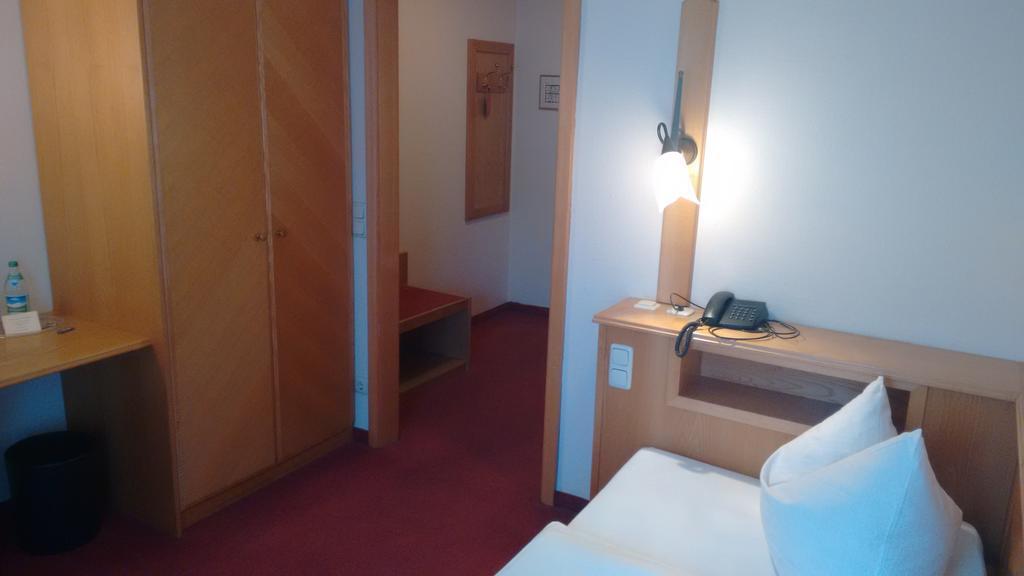 Altstadt- Und Businesshotel Pfaubraeu - Brauereigasthof - Fruehstuecksbuffet - Kostenfreie Radgarage - Hunde Willkommen Trostberg an der Alz Exterior foto