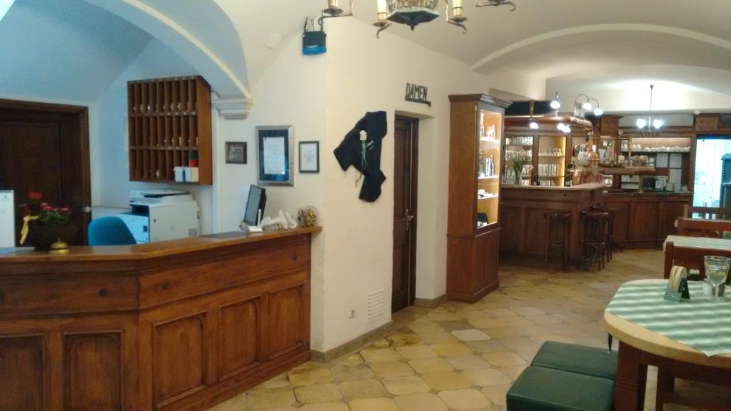Altstadt- Und Businesshotel Pfaubraeu - Brauereigasthof - Fruehstuecksbuffet - Kostenfreie Radgarage - Hunde Willkommen Trostberg an der Alz Exterior foto